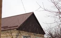 Крыша из битумной черепицы Shinglas Sonata коричневая на частном доме в Павлограде