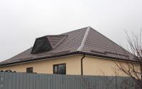 Кровля из металлочерепицы Suntile Ral 8017 на частном доме в Павлограде